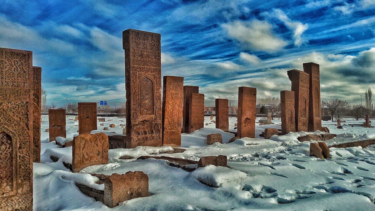 Сельджукское кладбище Ахлат