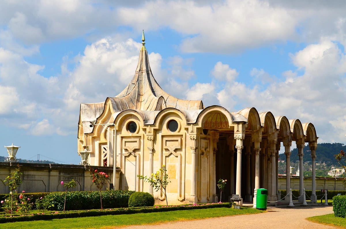 Дворец Бейлербей