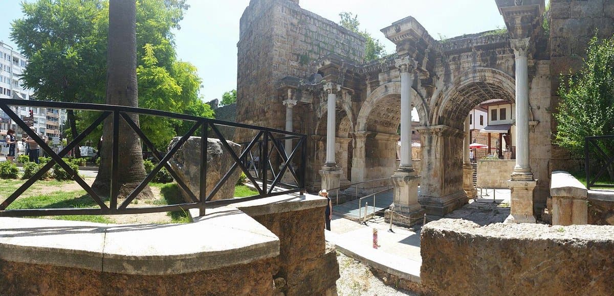 Исследование города Анталья (отзывы о Antalya Buyuksehir Belediye Tiyatrosu)